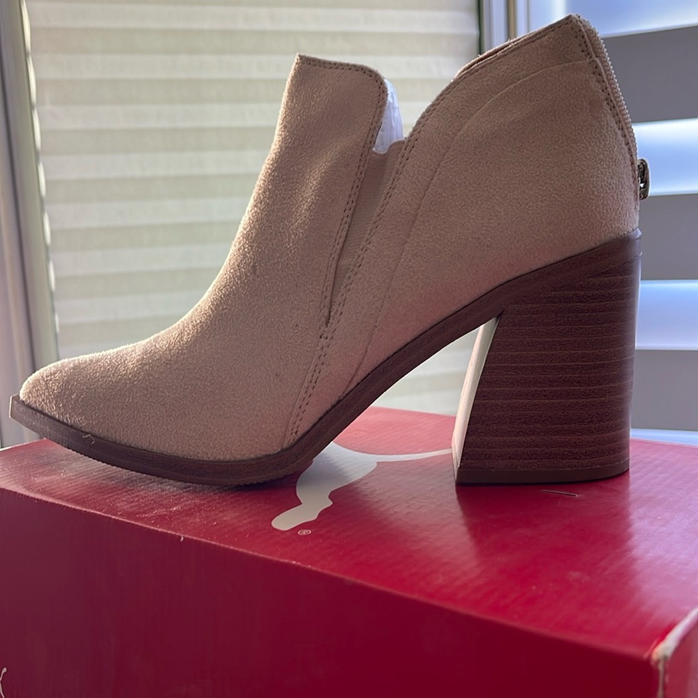 Ladies booties, Western